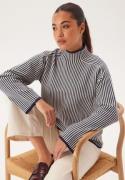 VERO MODA Vmgold Ls Highneck Pinstripe P Navy Blazer Detail:w. Birch L