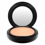 MAC Studio Fix Powder Plus Foundation (olika nyanser) - NC20