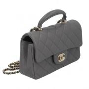 Chanel Vintage Begagnad Grå Läder Chanel Crossbody Väska Gray, Dam