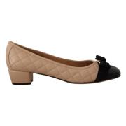 Salvatore Ferragamo Beige och Svart Nappa Läder Pumps Skor Beige, Dam