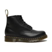 Dr. Martens 101 Släta Stövlar - Klassiska Docs med Gul Sömnad Black, H...