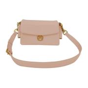 Kocca Minimalistisk Crossbody Väska med Metalliska Detaljer Pink, Dam