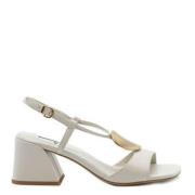 Jeannot Lädersandal med Justerbar Rem och Guld Frontaccessoar Beige, D...