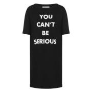 Moschino Svarta klänningar med You Can't Be Serious Print Black, Dam