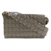 Chanel Vintage Pre-owned Canvas axelremsvskor Gray, Dam