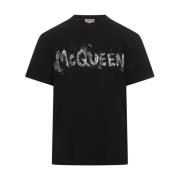 Alexander McQueen Svart Crew-Neck T-shirt med Graffiti Print Black, He...