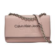 Calvin Klein Jeans Rosa Axelväska med Klipsförslutning Pink, Dam