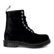 Dr. Martens Svart Sammet Snörstövlar Black, Dam