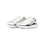 Adidas by Stella McCartney Sneakers gjorda av återvunnen havsplast Whi...