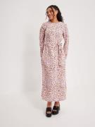 Pieces - Långärmade klänningar - Papaya Graphic - Pcbernice Ls Ankle D...