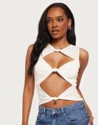 Nelly - Vit - Cut Out Knot Top