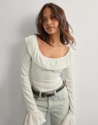 Nelly - Vit - Stunning Frill Blouse Top