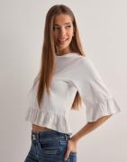 Nelly - Vit - Lovely Frill Tee