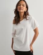 Nelly - Vit - Slouchy Shoulder Tee