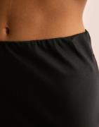 Pieces - Svart - Pcfranan Hw Ankle Skirt Noos Bc