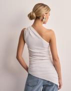 Nelly - Vit - Structured One Shoulder Top