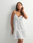 Nelly - Blommig - Summer Strap Dress