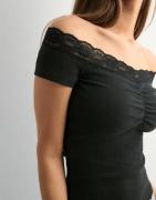 Nelly - Svart - Rib Lace Off Shoulder Top