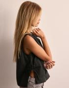 Neo Noir - Svart - Svetlana linen Top