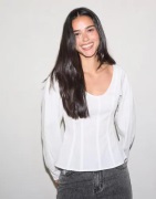 Nelly - Vit - Shaped V-neck Blouse