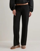 Nelly - Svart - No Waist Relaxed Suit Pants
