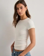 Nelly - Vit - Sculpting Tee