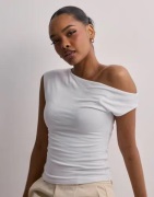 Nelly - Vit - Asymmetric Shoulder Top