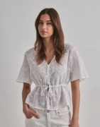 Pieces - Vit - Pcnolax 2/4 Top Wvn