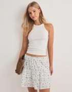 Vero Moda - Vit - Vmtrine Nw Short Skirt Wvn Noos