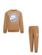 Nike Nike Sportswear Utility Futura Crew And Pants Set Brun