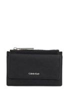 Calvin Klein Ck Must Zip Flap Cardholder_Mono Svart