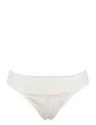 Missya Bella String Vit