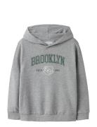 Name It Nkmnewi Ls Nreg Sweat Wh Bru Grå